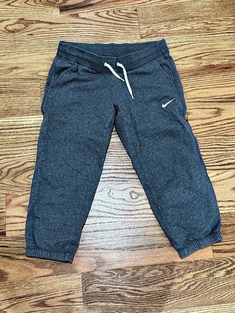 Nike Women’s Sportswear Club Fleece Capri Joggers Gray